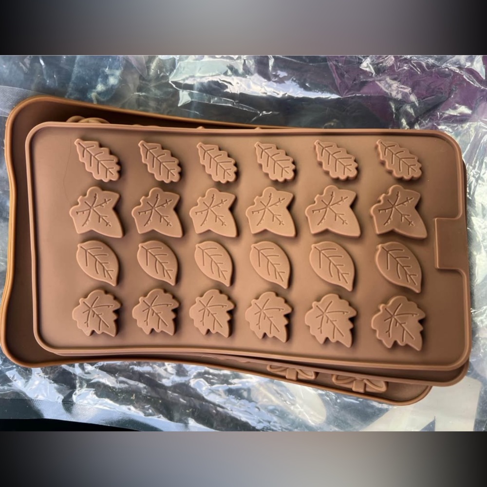Brown Leaf Pattern Silicone baking mold